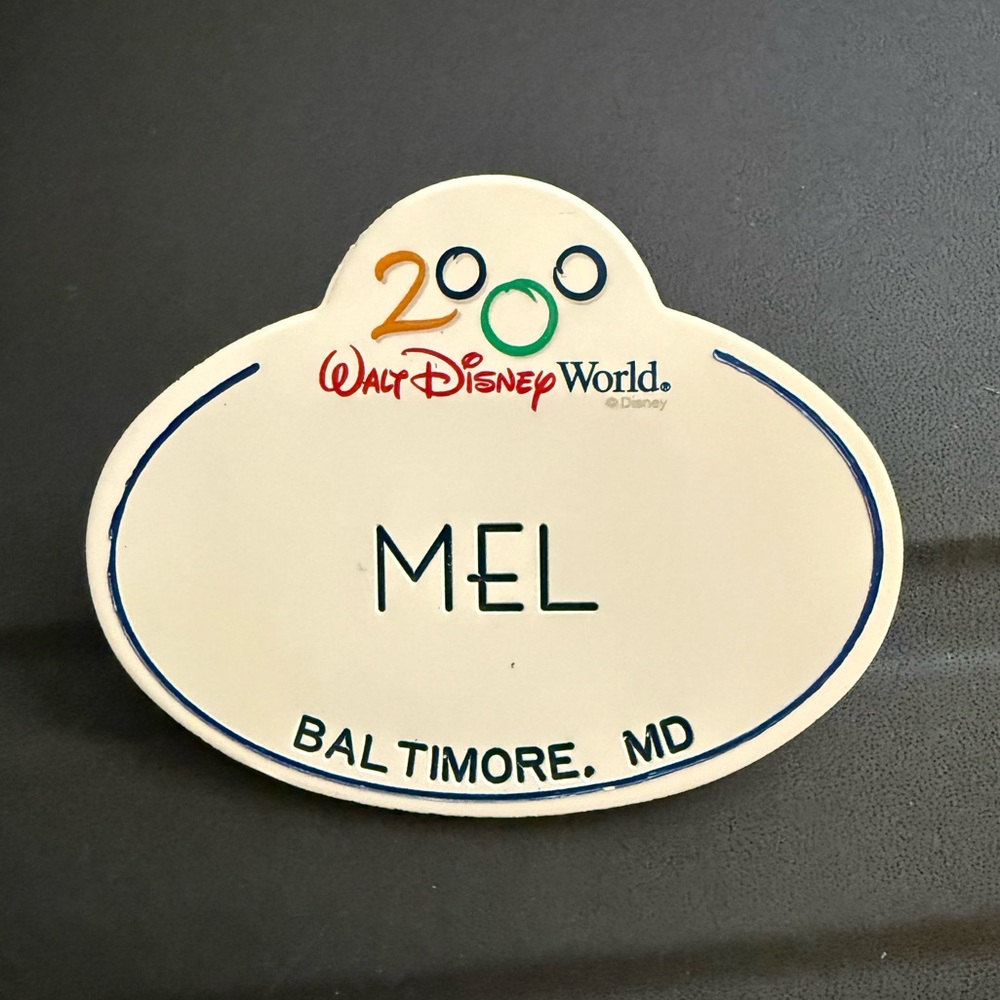 Disney Cast Member 2000 Collectible badge "100 Years of Magic" - Mel